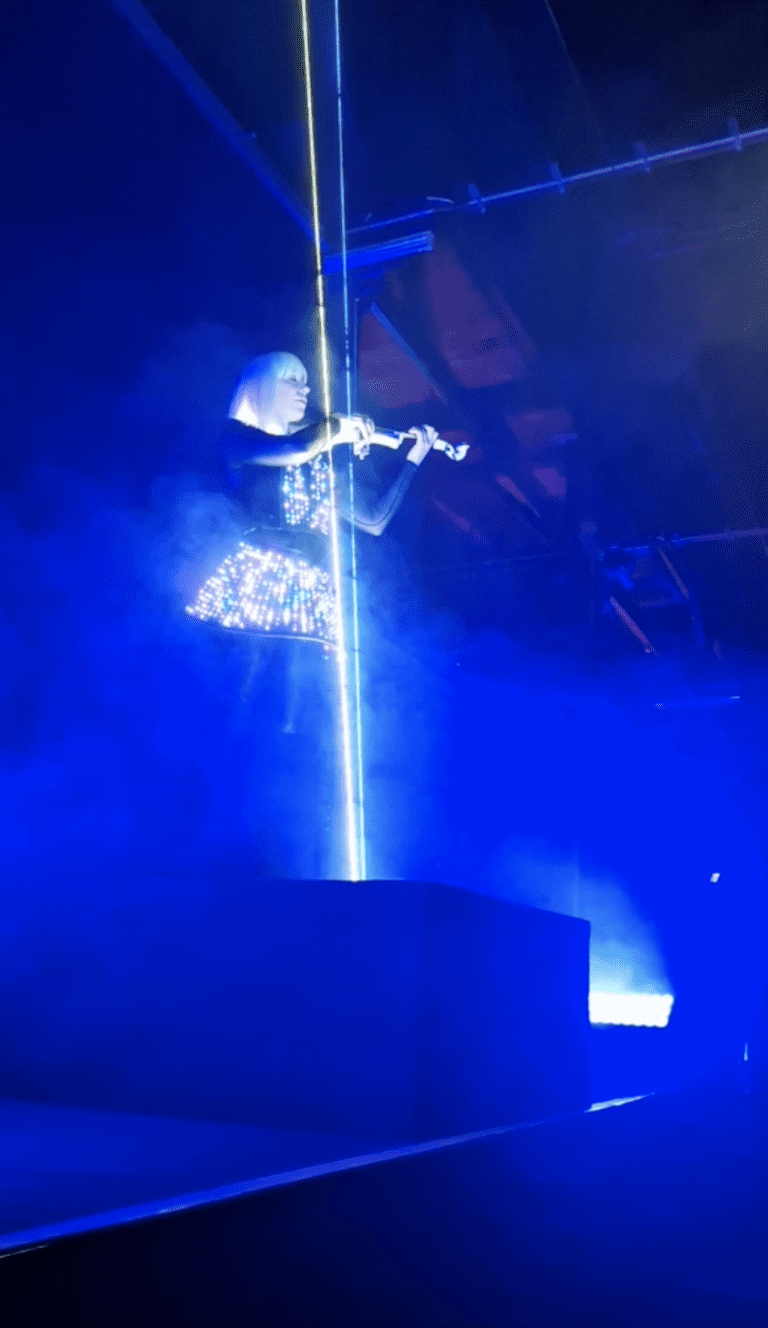 Live 6 768x1328